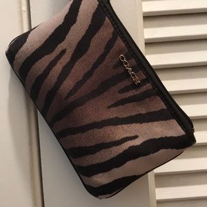 COACH Zipper Wallet/Clutch/Change purse. 💕